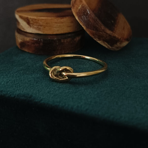 Custom silver rings in Jaipur
